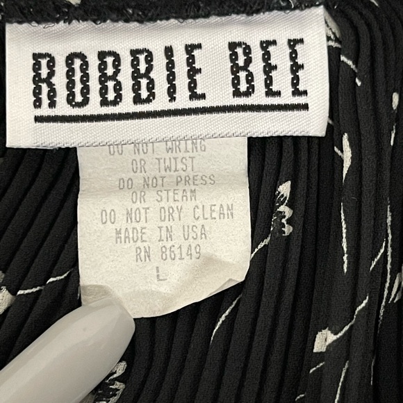 Set of two Robbie Bee vintage pleated navy and black skirts size large - Picture 11 of 14